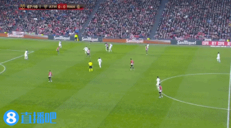 加比亚抱怨对手拖延时间，主裁：补时给了，你们想要15分钟吗