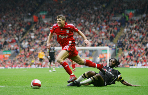 欧冠积分榜分析：各队晋级形势紧张,（欧冠形势盘点：出线之争愈演愈烈）