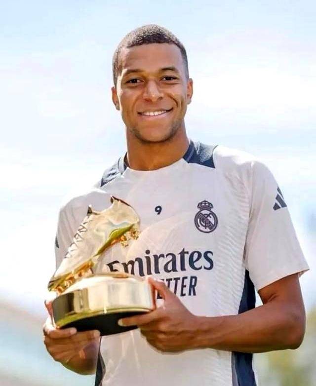 曼联狂丢21球暴露防守隐患，明夏抢免费英超铁卫！阿莫林欲签嫡系