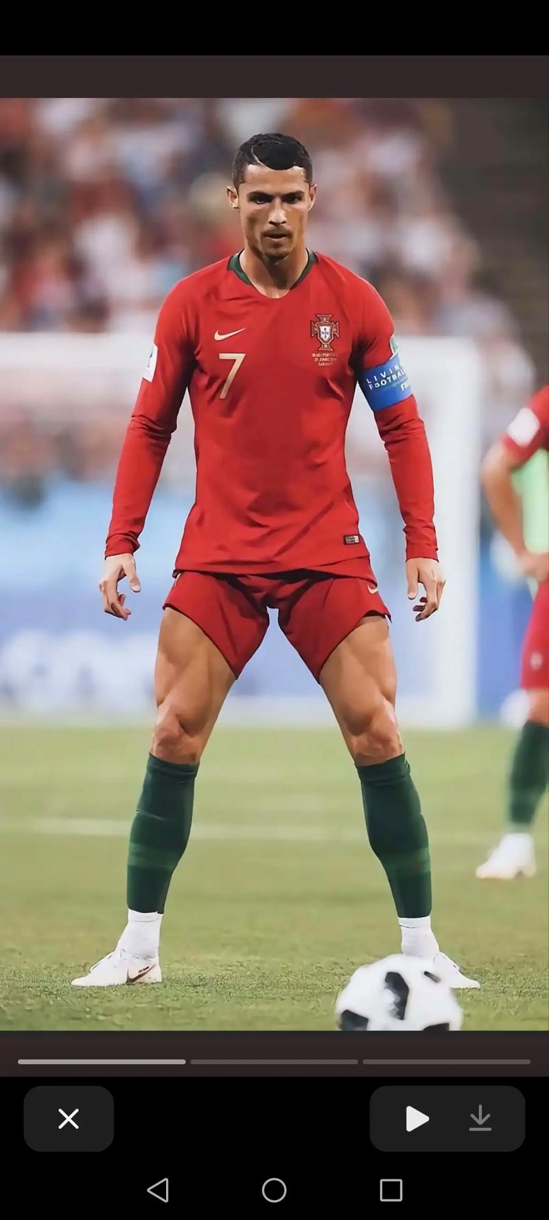 泪目！足协杯冠军奖杯被带回工体，放在已故球迷杨雪的座位旁